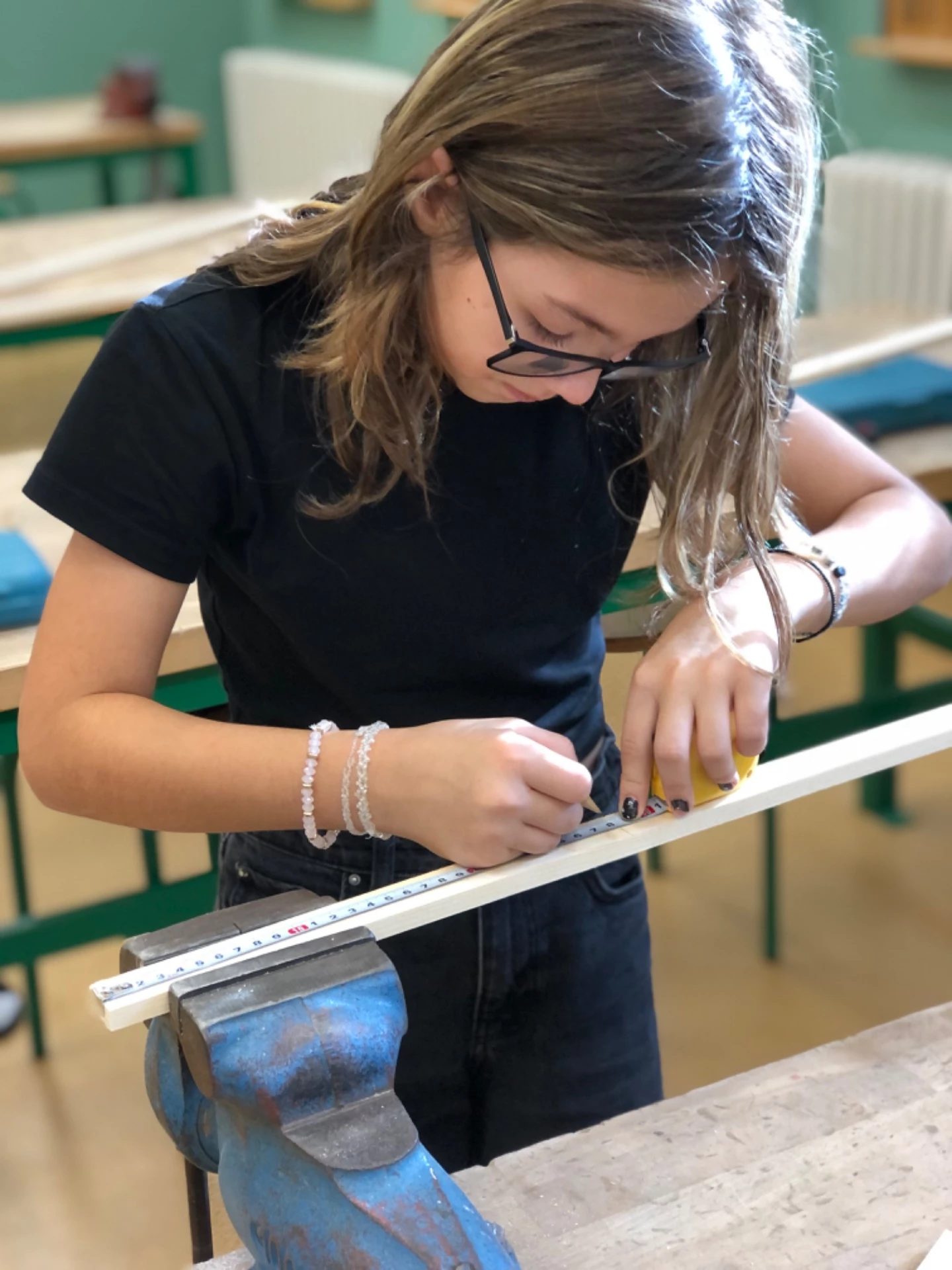 Děti stavějí roboty v technologické dílně